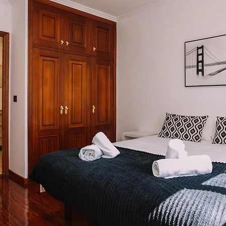 Bella Y Calida Cerca De By 比戈