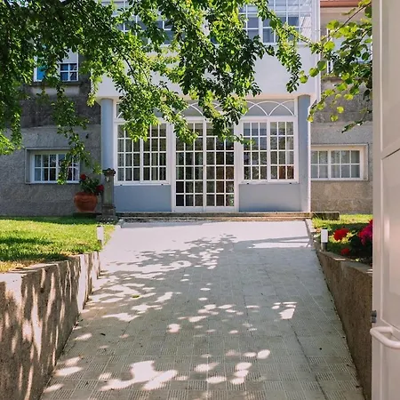 Bella Y Calida Cerca De By