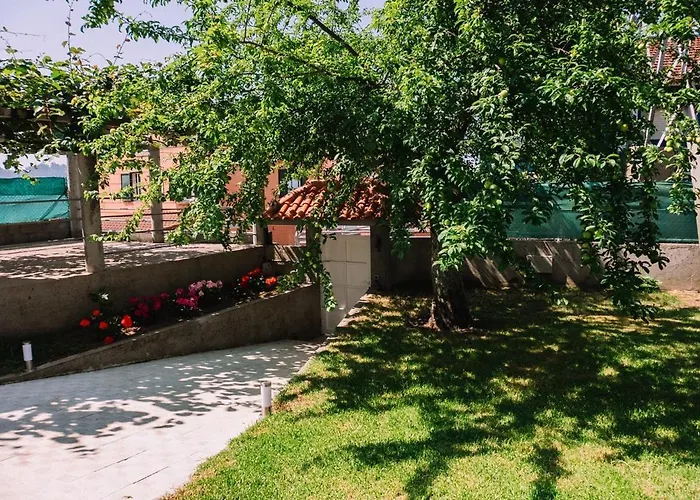 Bella Y Calida Cerca De By Prázdninový dům *