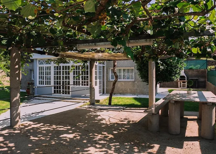 Bella Y Calida Cerca De By