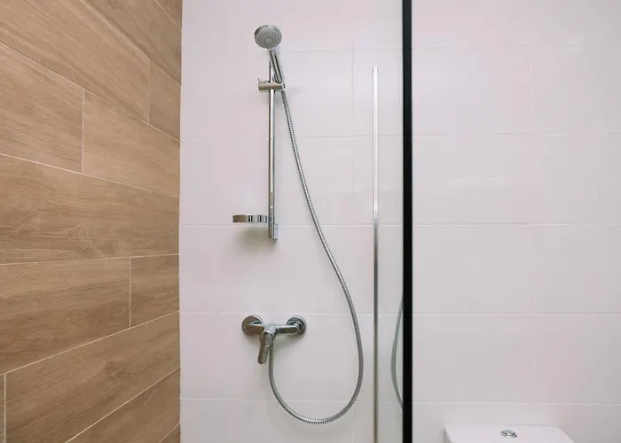 Bella Y Calida Cerca De By *