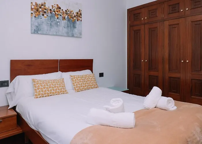 Bella Y Calida Cerca De By