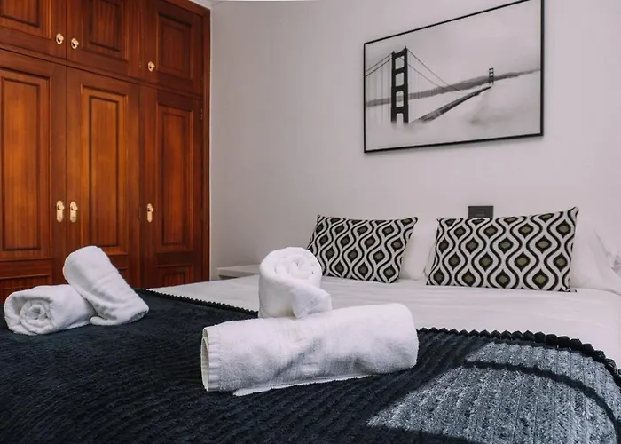 Bella Y Calida Cerca De By *