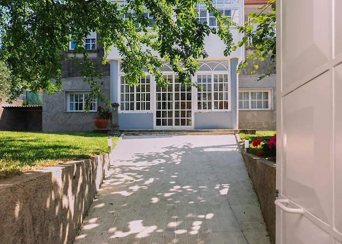 Bella Y Calida Cerca De By